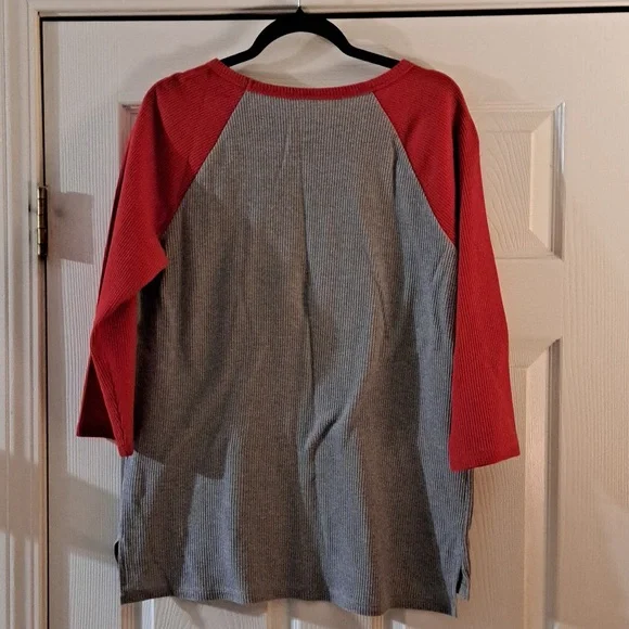 EUC Happy Holidays Christmas thermal top - Picture 3 of 3